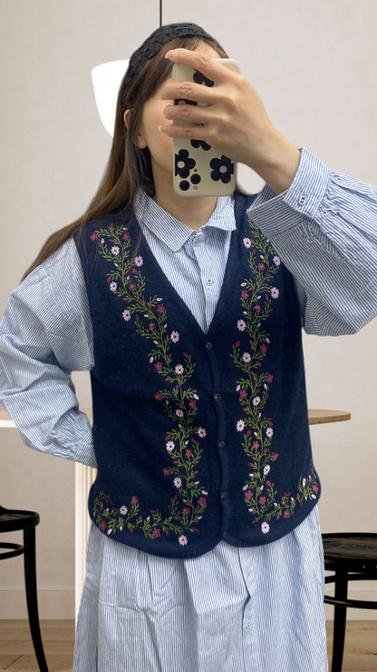 K588 細工刺繡花背心 買物課 KAIMONOKA 日本 代購 連線 香港 A/W ALL PRODUCTS CLOTHING ON LIVE OUTERWEAR 外套 服裝 服飾 背心 開胸外套 開衫外套