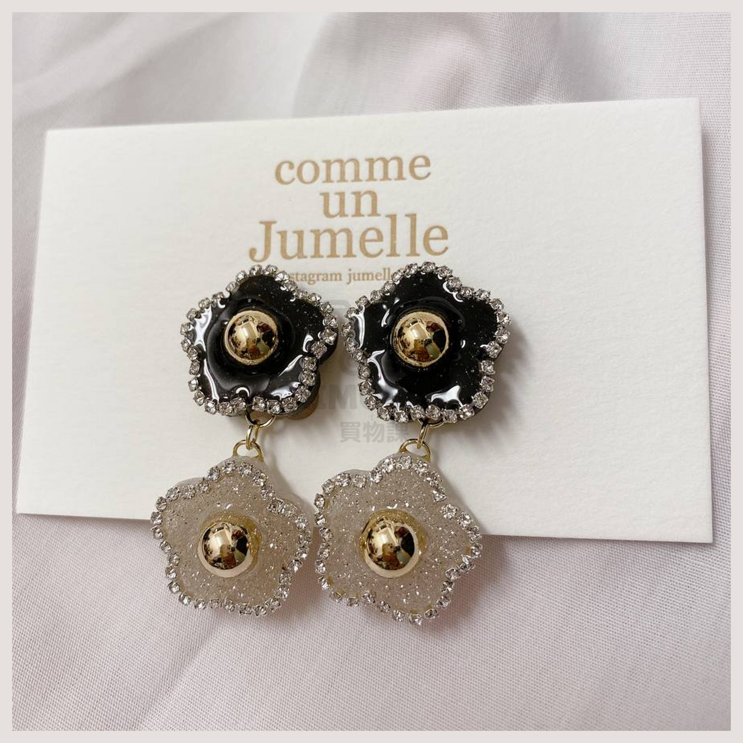 COMME UN JUMELLE Double Daisy Earrings 買物課 KAIMONOKA 日本 代購 連線 香港 ACCESSORIES ALL PRODUCTS COMME COMME UN JUMELLE EAR CUFF EAR RING EAR RINGS EARCUFF EARRING EARRINGS HAND MADE HANDMADE JAPAN JUMELLE MADE MADE IN JAPAN WITCH ME 手作 手作耳飾 手作飾品 手作飾物 手工 日本 日本手作飾品 日本手作飾物 日本製 耳夾 耳殼夾 耳殼扣 耳環 耳針 耳飾 耳骨夾 耳骨扣 飾 飾品 飾物 首飾