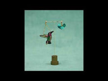 將影片載入圖庫檢視器並播放，TAMAO WORLD Embroidery Earrings Hummingbird
