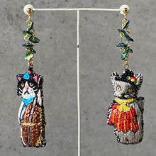 將圖片載入圖庫檢視器 TAMAO WORLD Embroidery Earrings Cellist &amp; Accordionist 買物課 KAIMONOKA 日本 代購 連線 香港 ACCESSORIES CAT CATS CLIP EAR RING EAR RINGS EARRING EARRINGS LIMITED EDITION MUSHROOM PIERCE PIN TAMAO WORLD 喵 夾 耳環 貓 針
