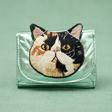將圖片載入圖庫檢視器 TAMAO WORLD Sheep Leather Embroidery Cat Mini Wallet Calico Cat Metallic Green Metallic Green 約 W10.7×H8×D3.5cm 買物課 KAIMONOKA 日本 代購 連線 香港 ACCESSORIES CAT CATS LIMITED EDITION MUSHROOM TAMAO WALLETS WORLD 喵 貓 財布 銀包 錢包
